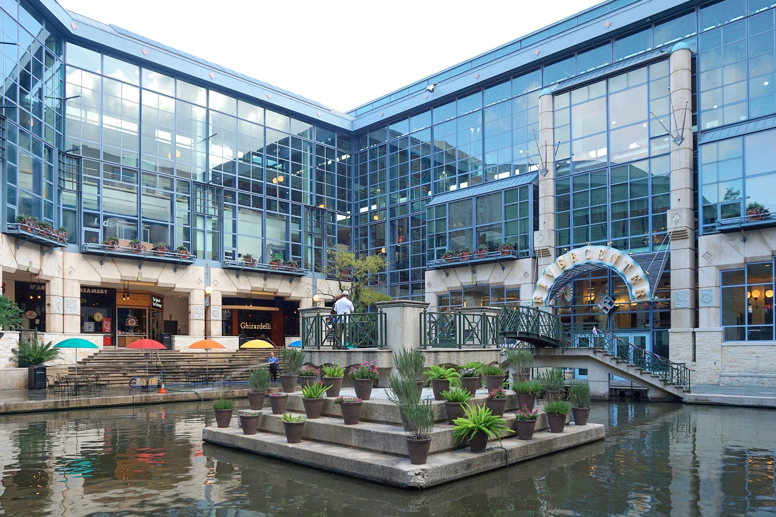 river center mall